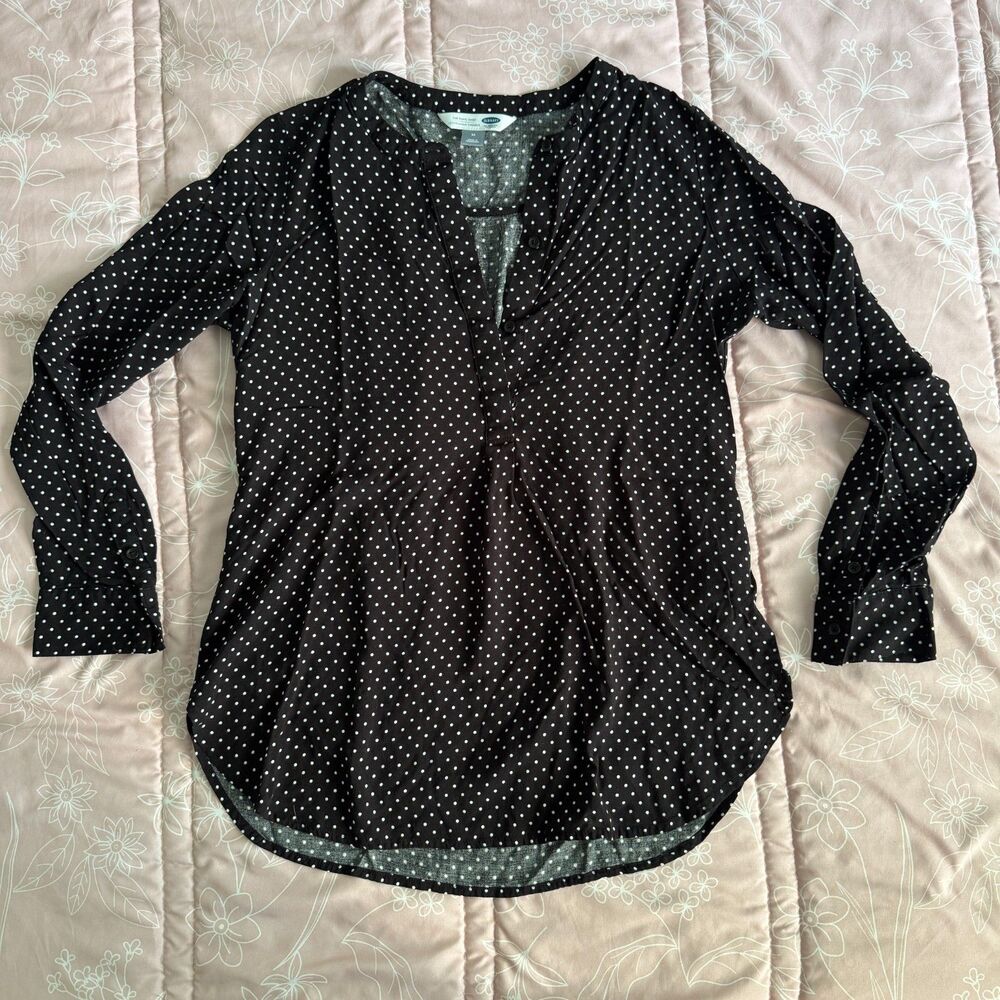 Old Navy Black and White Polka Dot V Neck With Buttons Long Sleeve Size Medium